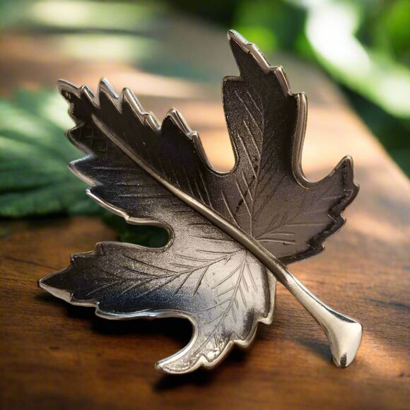 Black & Grey Hombre Maple Fall Leaf Brooch - Picture 1 of 6